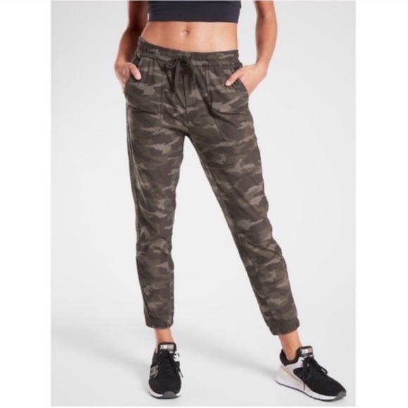 ATHLETA Farallon Jogger in Camo - Picture 14 of 14